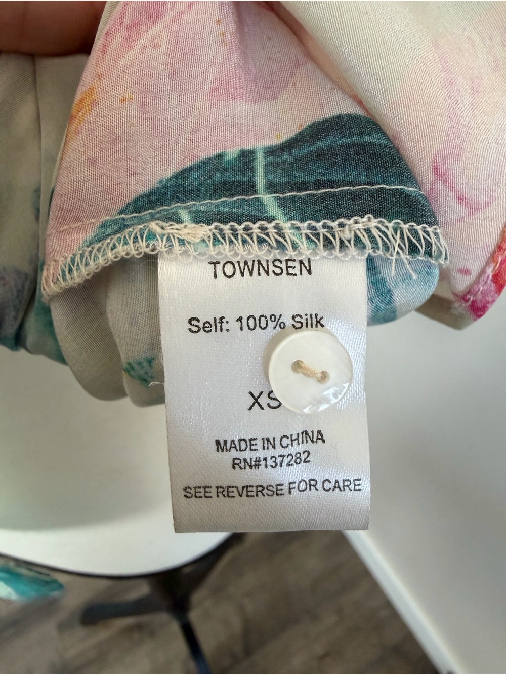TOWNSEN NWOT Floral Cap-Sleeve Button-Down Blouse - Picture 8 of 8